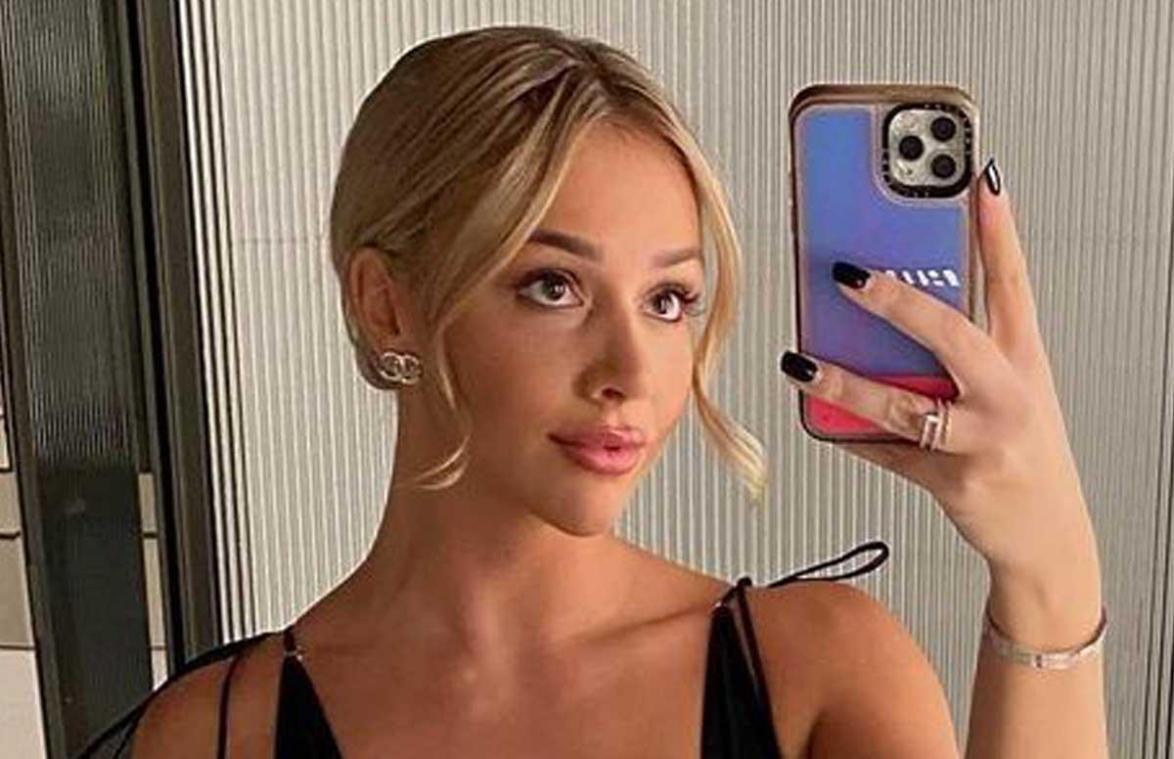 Emma Heesters poseert in Anderlecht-shirt om vriend te steunen: «Je bent je broek vergeten!» (foto)