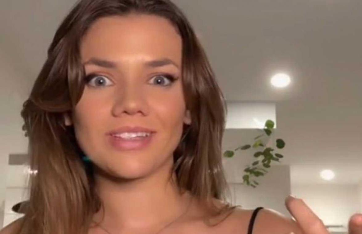 Vrouw aangesproken op ‘ongepaste’ outfit: «Ik kan zelfs je clitoris zien!» (video)