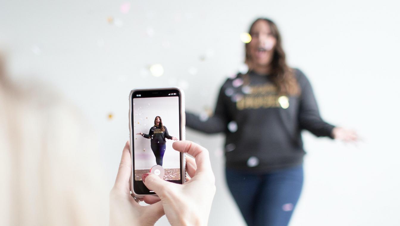 De laatste trend op TikTok? Jezelf tonen zoals je bent