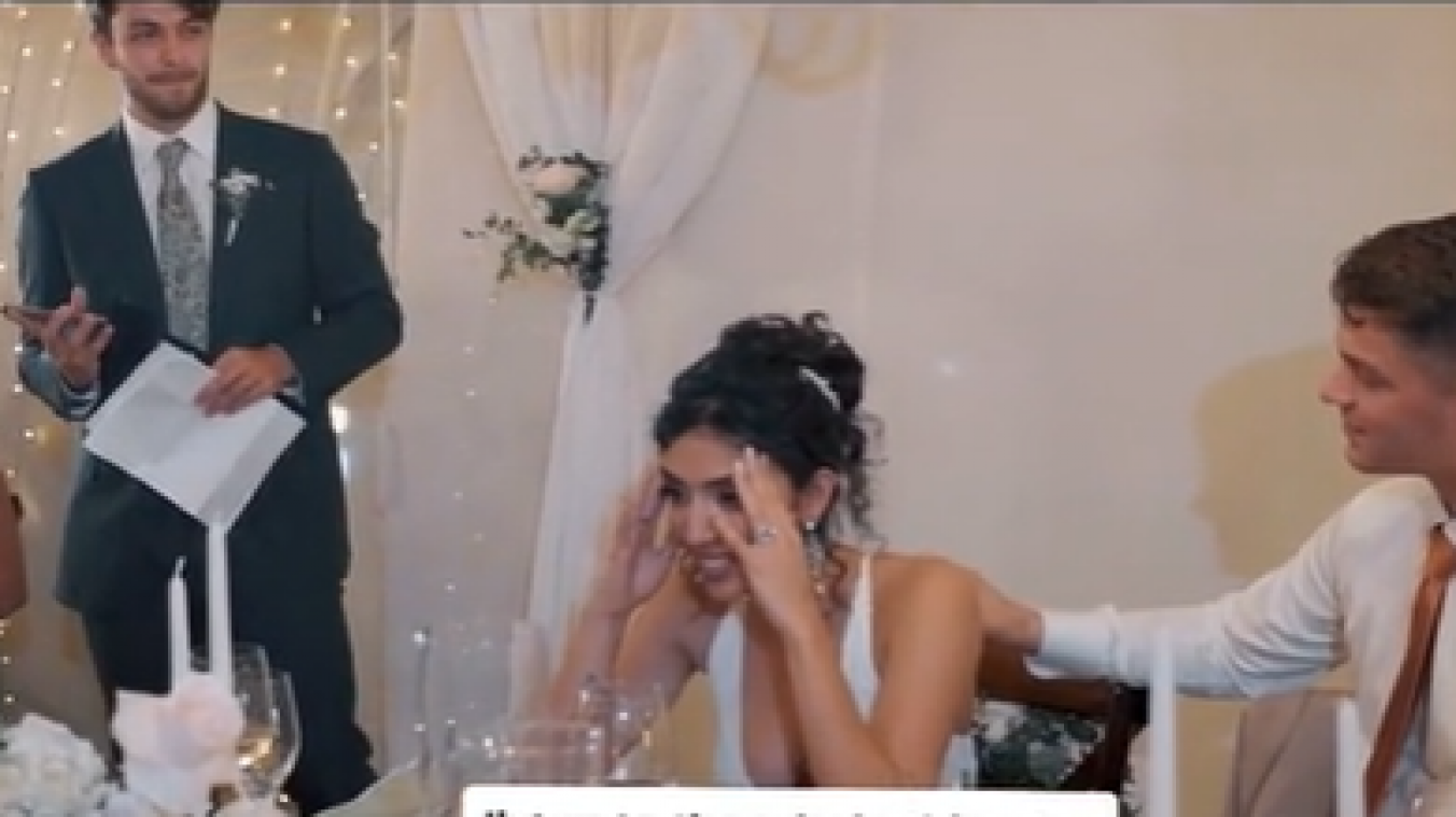 OEPS. Getuige hield spraakberichtje van bruid bij na eerste date met haar man: «Dacht dat hij een catfish was»