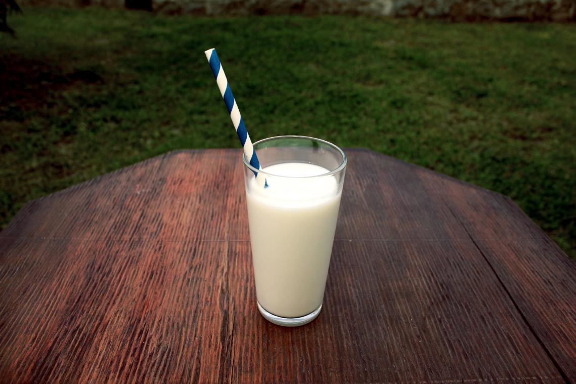 Dit is waarom je de fles melk beter niet in je koelkastdeur bewaart