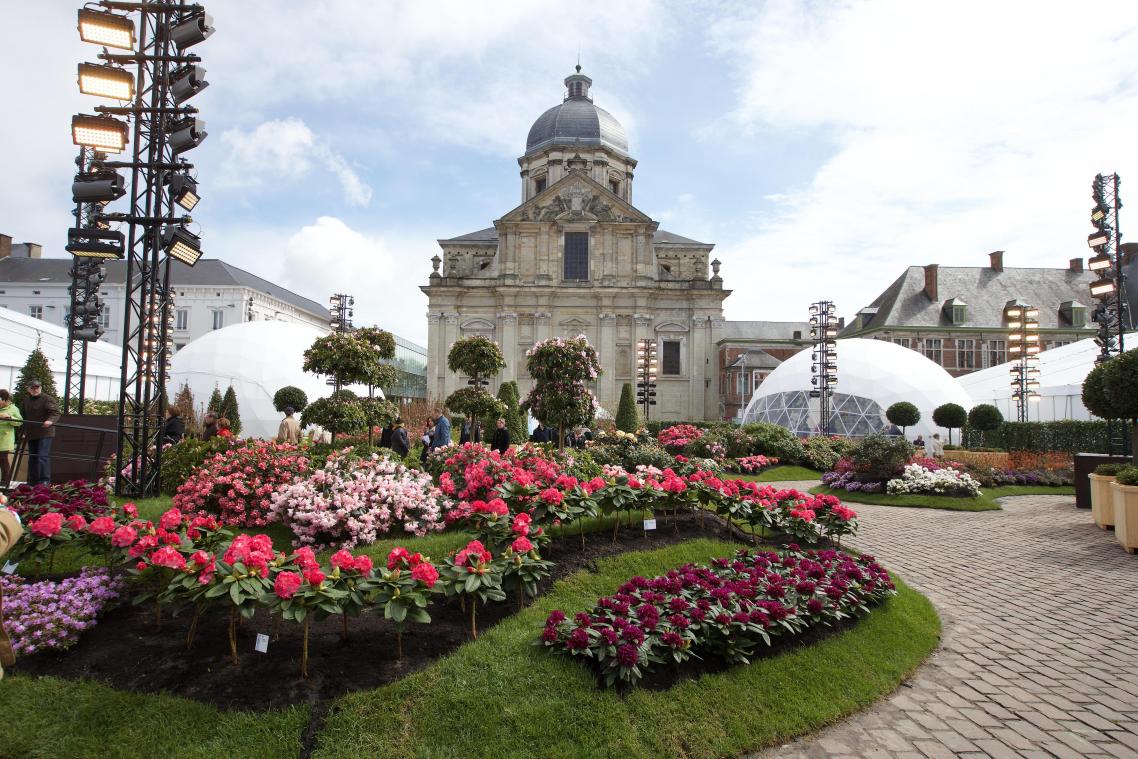 Laatste bloemstukjes worden in mekaar gestoken voor 36e Floraliën