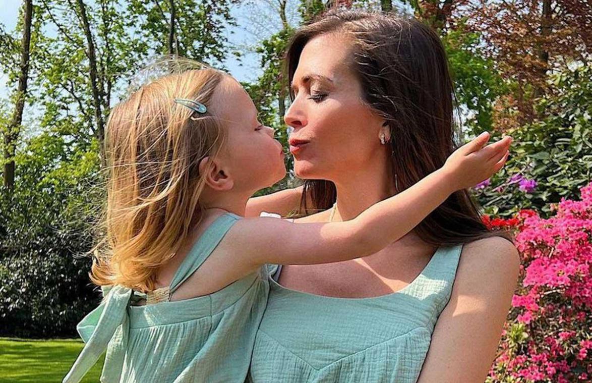 Foto van Astrid Coppens doet volgers vermoeden dat ze opnieuw zwanger is: «Duidelijk te zien»