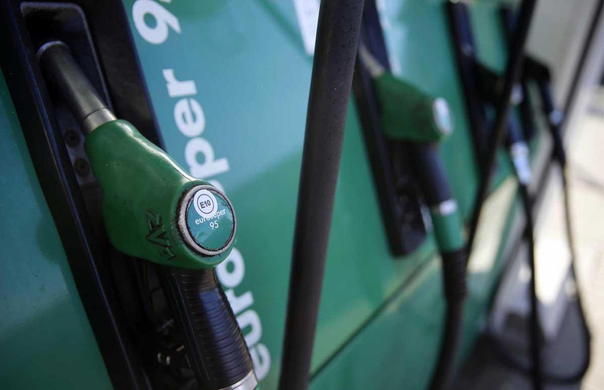 Benzine wordt vanaf morgen opnieuw fors duurder