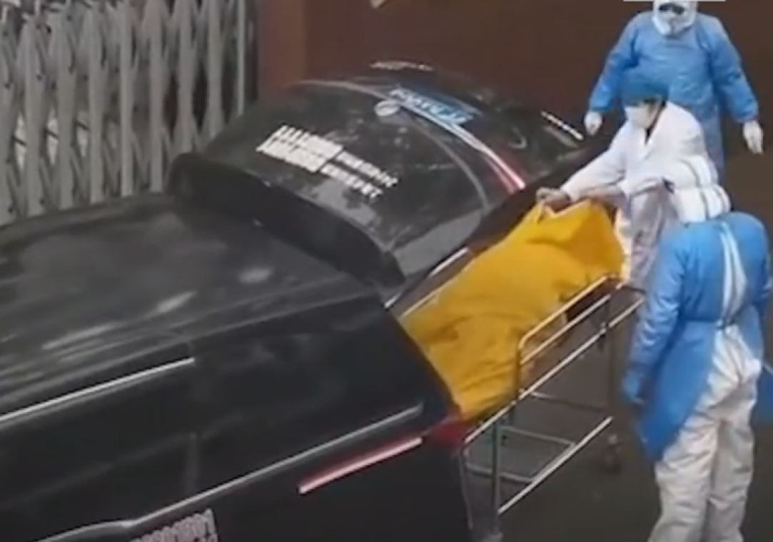 OMG. Verpleeghuis stuurt ‘dode’ man naar mortuarium, maar dan zien ze dat lijkzak trilt (video)