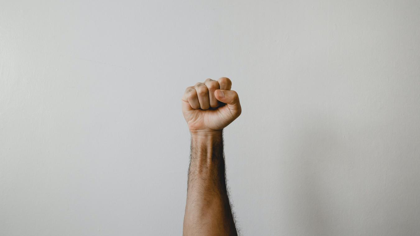Hoger opgeleiden steeds toleranter voor politiek geweld