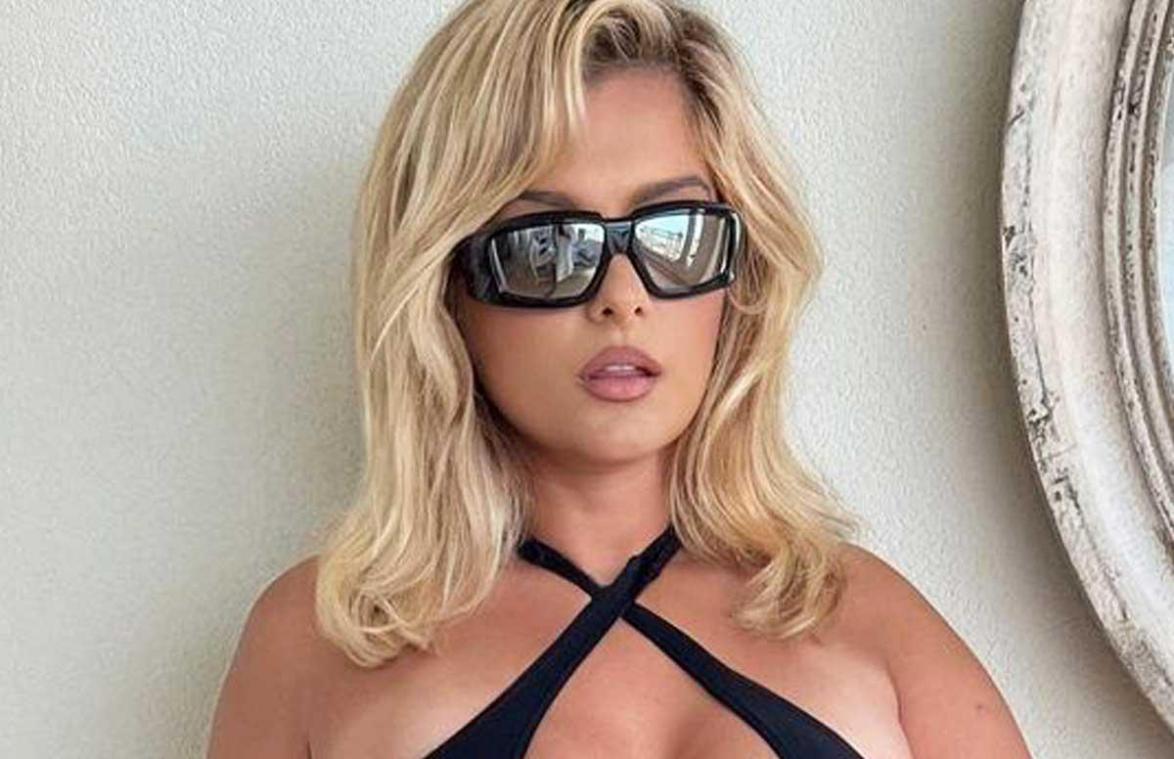 Bebe Rexha poseert in weinig verhullend badpak: «Wow, wat een droomlichaam!» (foto)