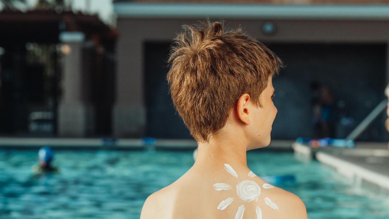 PARENTING FOR DUMMIES. Hoe kies je de beste zonnecrème voor het hele gezin?