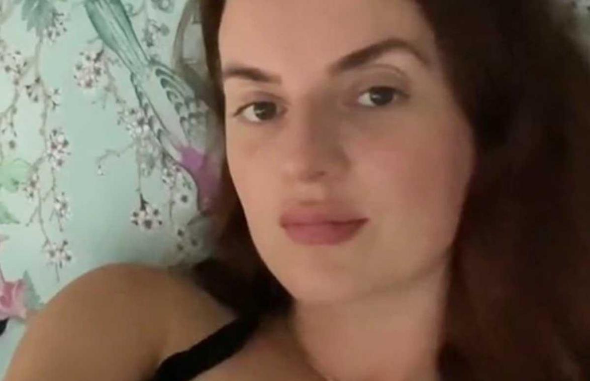 Vrouw bestelt bikini, maar haar boezem is duidelijk te groot: «Ik denk niet dat mijn moeder dit oké vindt»