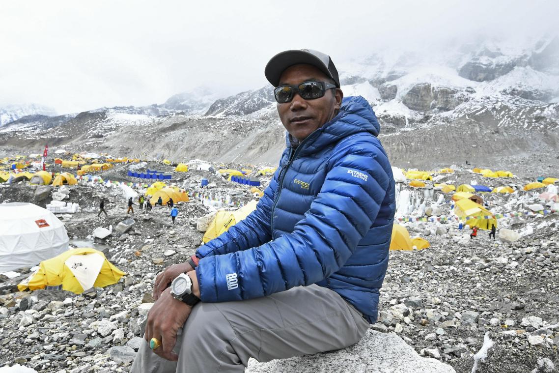 WOW. Sherpa beklimt 26 keer Mount Everest en breekt zo eigen wereldrecord