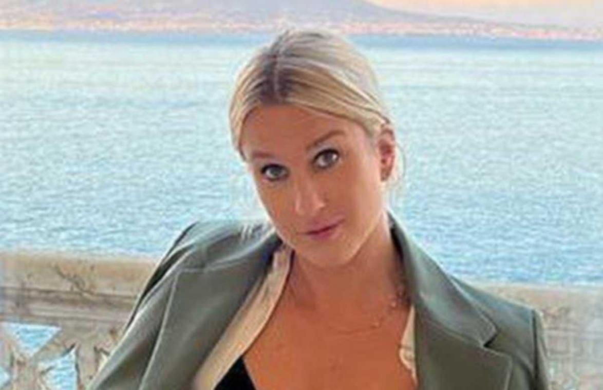 Kat Kerkhofs krijgt kritiek op borstvoedingsfoto: «Doe dat eens rustig en zittend!»