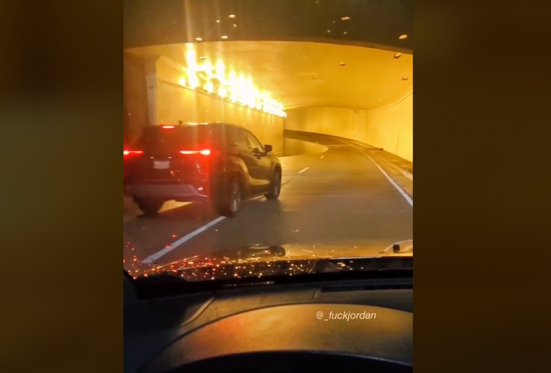 Autobestuurders compleet in de war door ‘gigantisch gat in de weg’: «Kreeg bijna een hartaanval» (video)