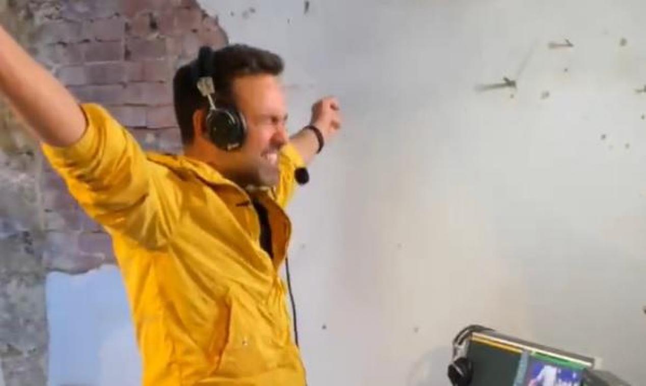 Emotionele beelden van dolgelukkige Oekraïense Eurosongpresentator in bunker gaan viraal (video)