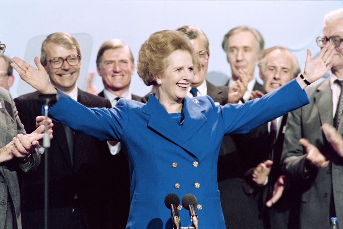 Standbeeld van Margaret Thatcher bekogeld met eieren amper twee uur na de plaatsing (video)