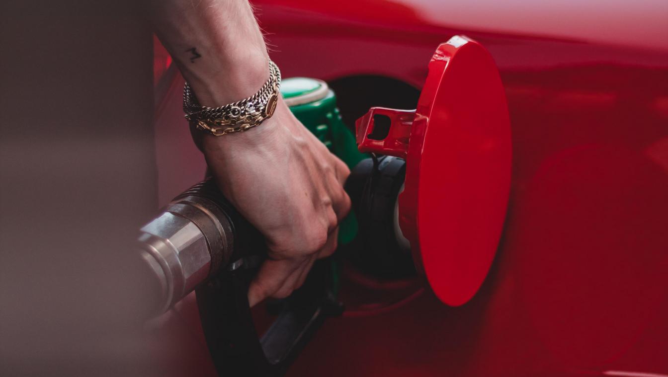 HISTORISCH. Prijs benzine 95 voor het eerst boven 2 euro
