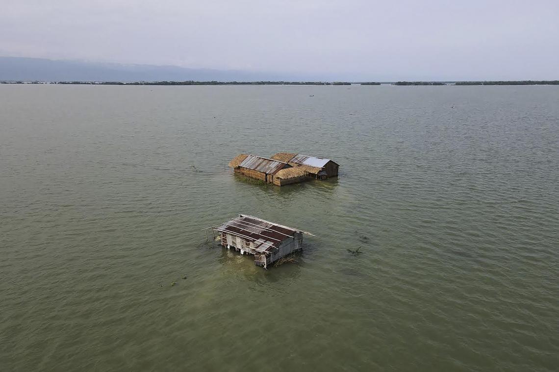 Ergste overstromingen in twee decennia eisen al zeker 60 levens in India en Bangladesh (foto’s)