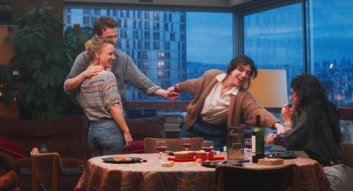 MOVIES. Familiekroniek ‘Les passagers de la nuit’ flitst ons naar de eighties en de wondere wereld van de nachtradio