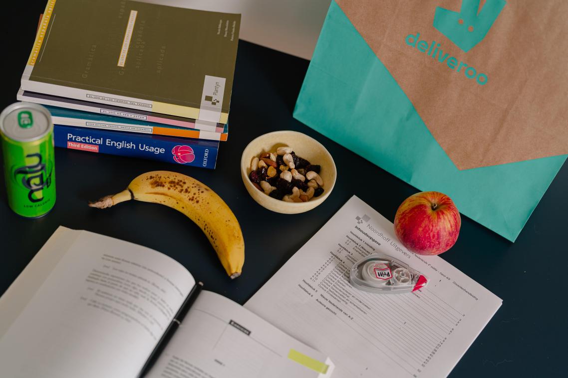 BLOK. Deliveroo levert nu ook je cursus aan huis