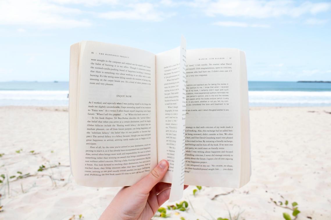 Campagne Zomerlezen zet aan tot boeken kopen en lezen: «Belang van lezen niet te onderschatten»