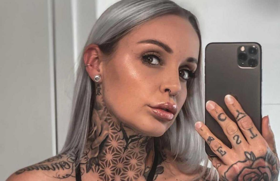 ‘Temptation’-Pommeline reageert op volger die na deze lingeriefoto opmerkt dat ze «bijgekomen» is