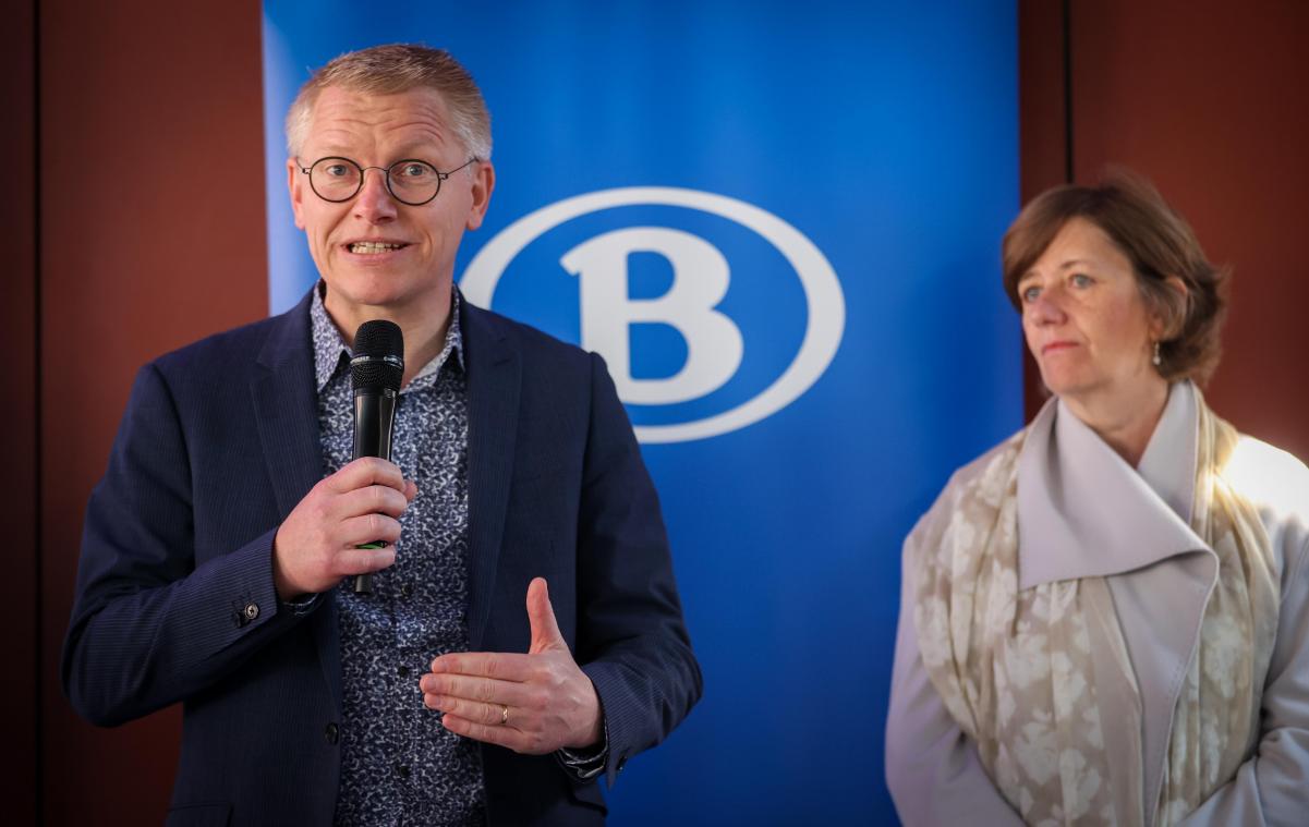 Spoor laat 2.000 personeelsleden afvloeien: «Meer personeel op het terrein, minder op de bureaus»