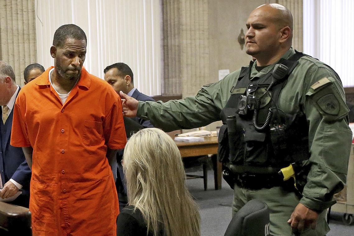 Amerikaanse zanger R. Kelly veroordeeld tot dertig jaar cel in misbruikzaak