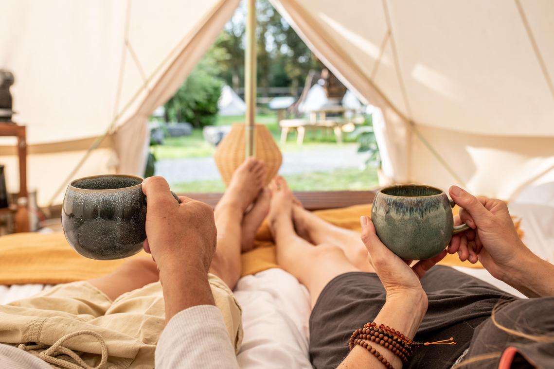 CHECK-IN. Glamping in de cocoon village van de Grotten van Han