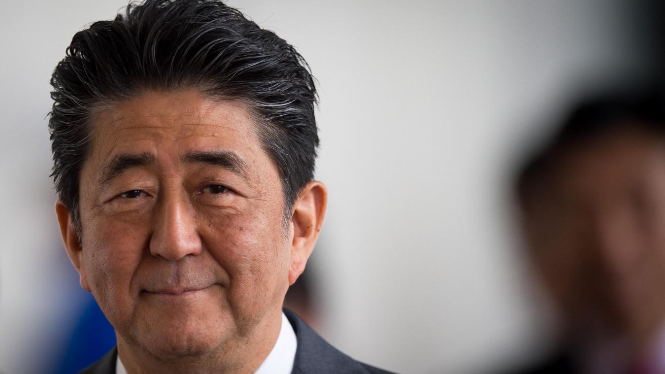Voormalige Japanse premier Abe overleden na moordaanslag: «Deze brutale en laffe moord schokt de hele wereld»