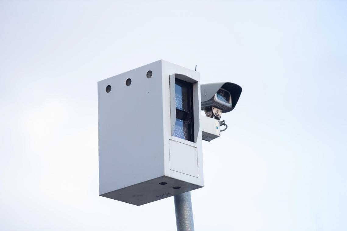 Flitsen wordt strenger: verkeercamera’s flitsen op Vlaamse snelwegen nu altijd vanaf DEZE snelheid