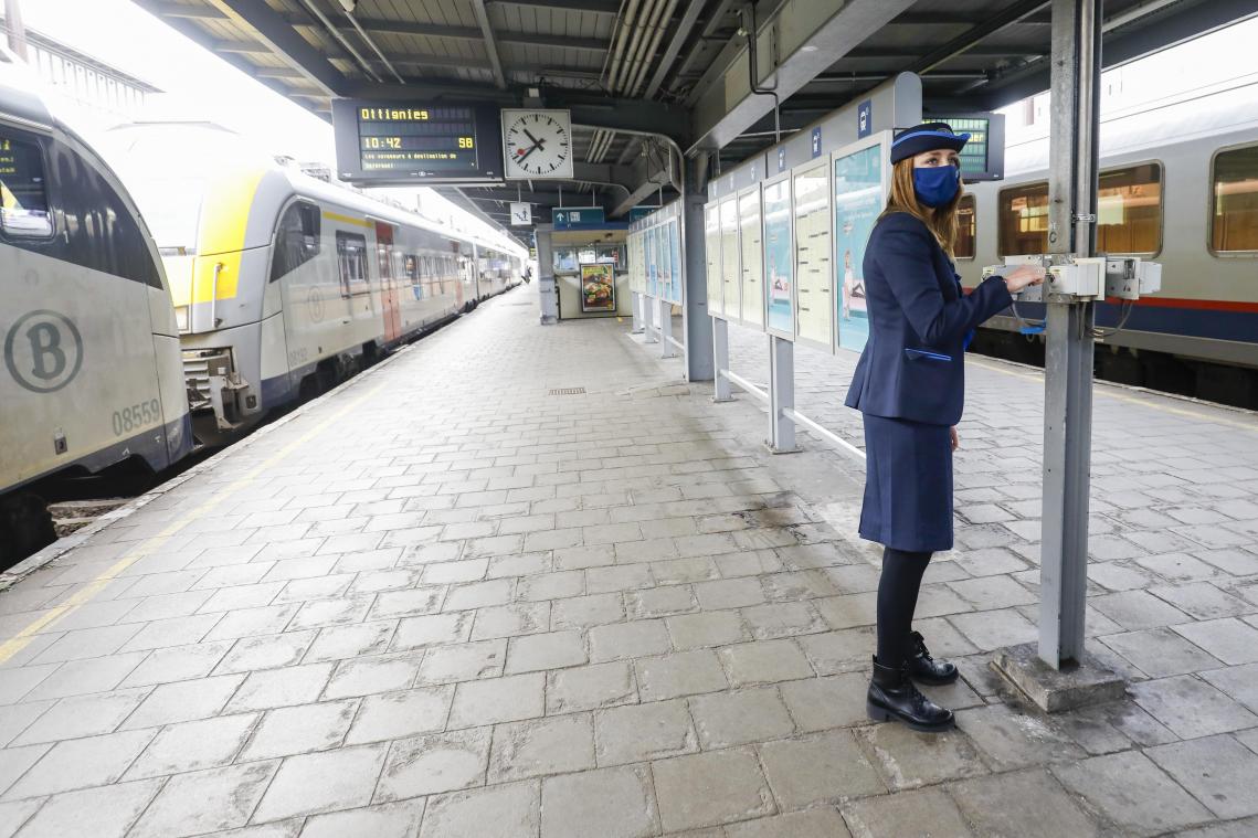 Illustration picture shows personnel wearing the new uniforms of Belgian railway company NMBS-SNCB, Monday 09 November 2020 in Brussels. BELGA PHOTO THIERRY ROGE