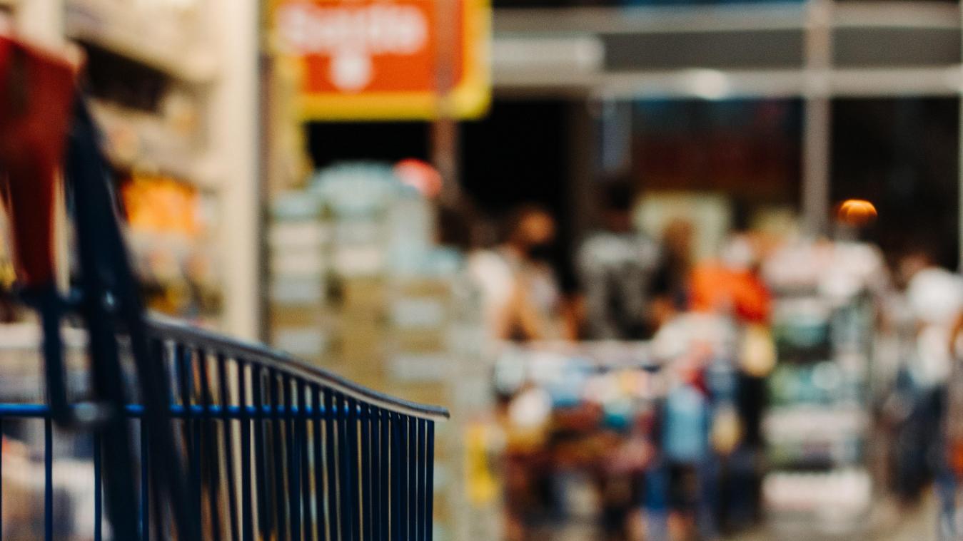 Franse supermarkten gaan vanaf herfst temperatuur verlagen en uithangborden doven