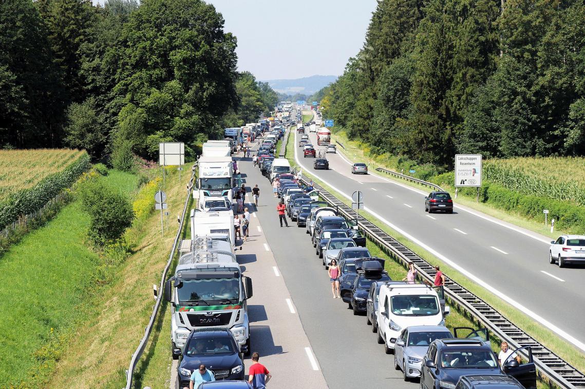 AWV herinnert autobestuurders aan verplichting om reddingsstrook te vormen bij file