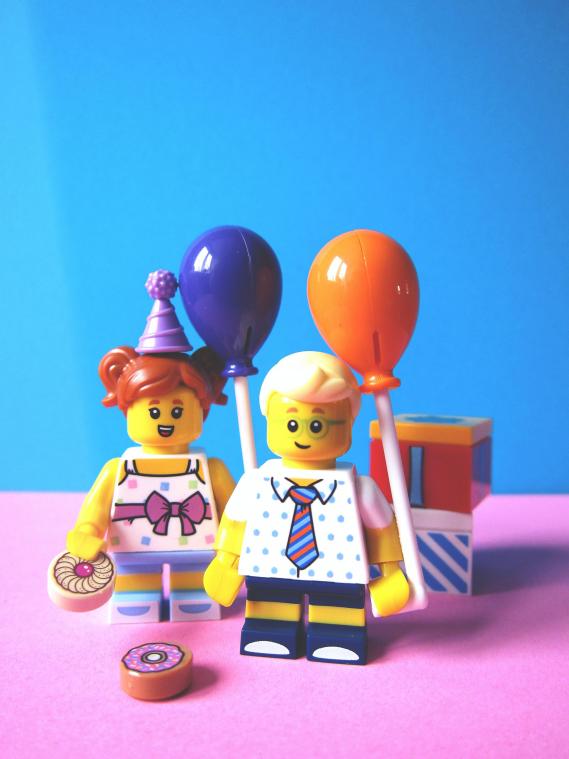Lego blaast 90 kaarsjes uit: «Op liefde voor Lego staat geen leeftijd»