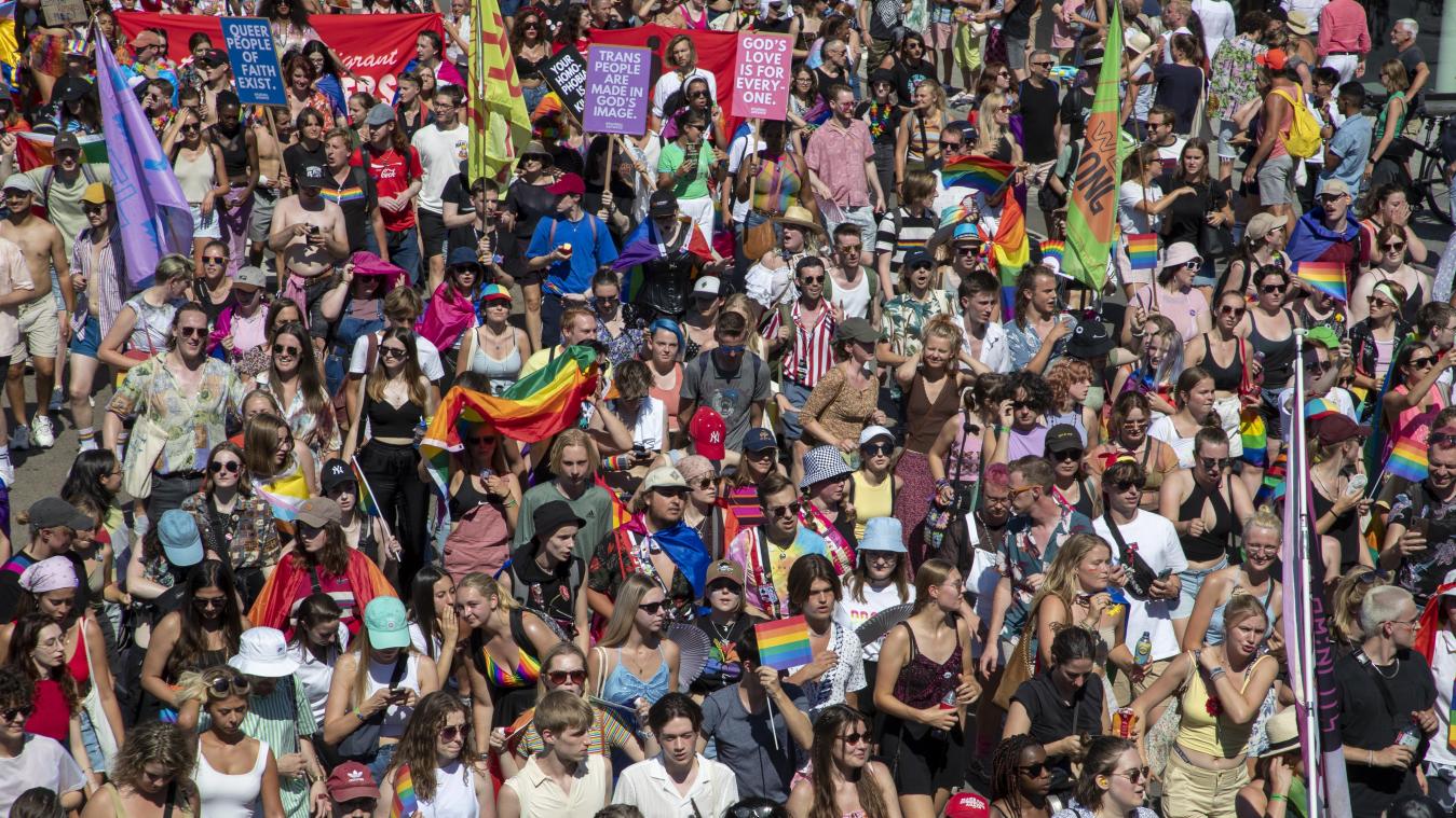 Grootste Antwerp Pride Parade ooit: 120.000 bezoekers (foto’s)