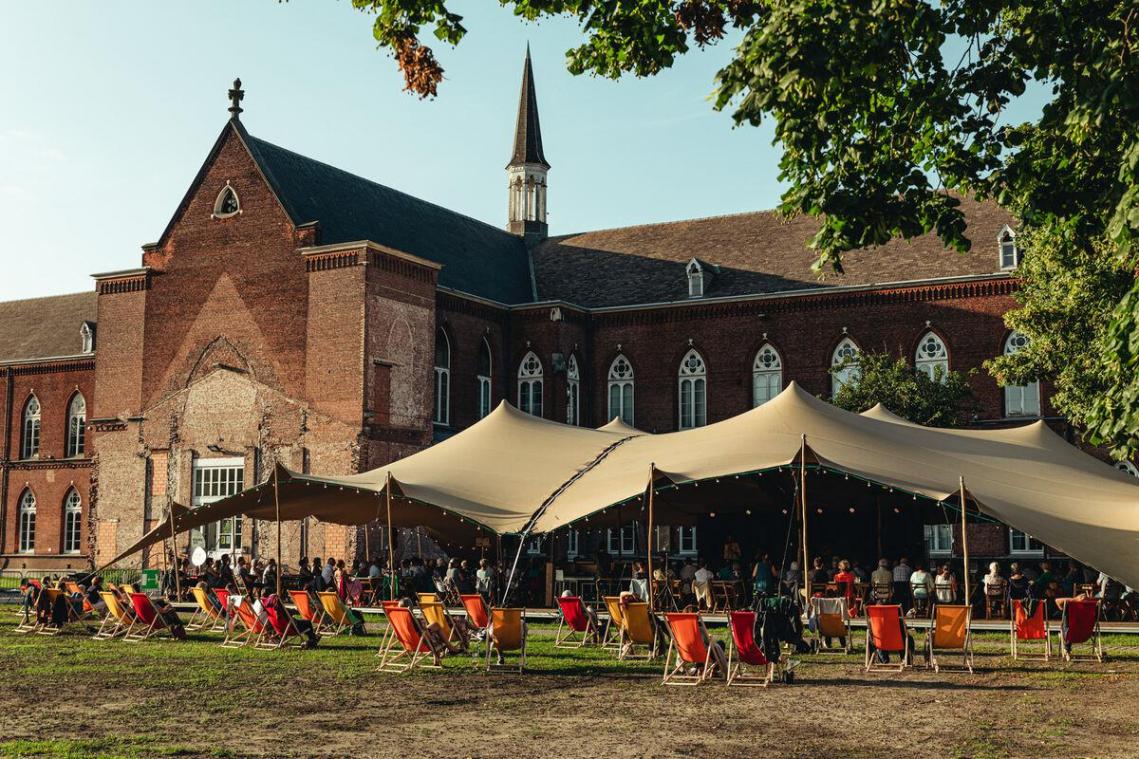 UITTIPS. Het weekend brengt een reis naar de maan, Occitaanse folk in een klimzaal en een walvisstaart