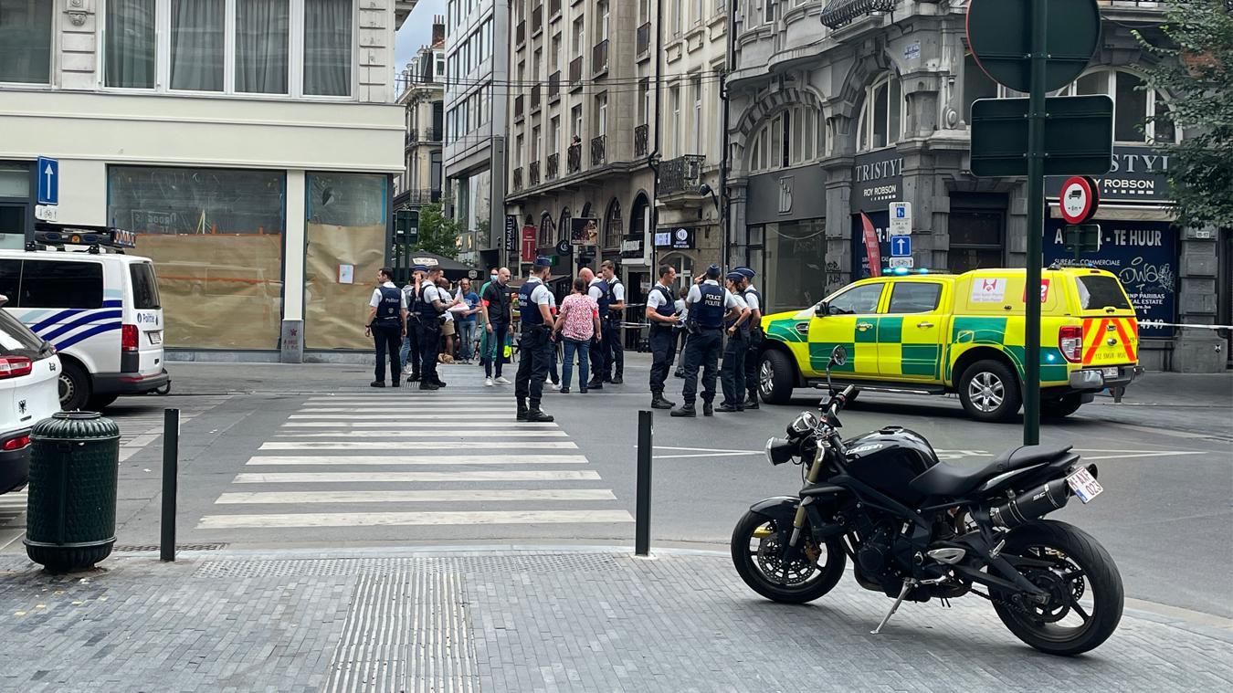 Bestelwagen rijdt in op terras in Brussel: meerdere gewonden