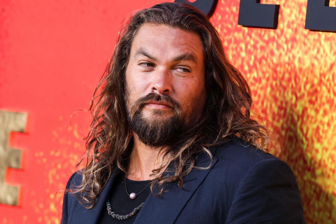 Jason Momoa scheert zijn lange lokken af tegen wegwerpplastic: «We moeten ons land beter beschermen» (video)