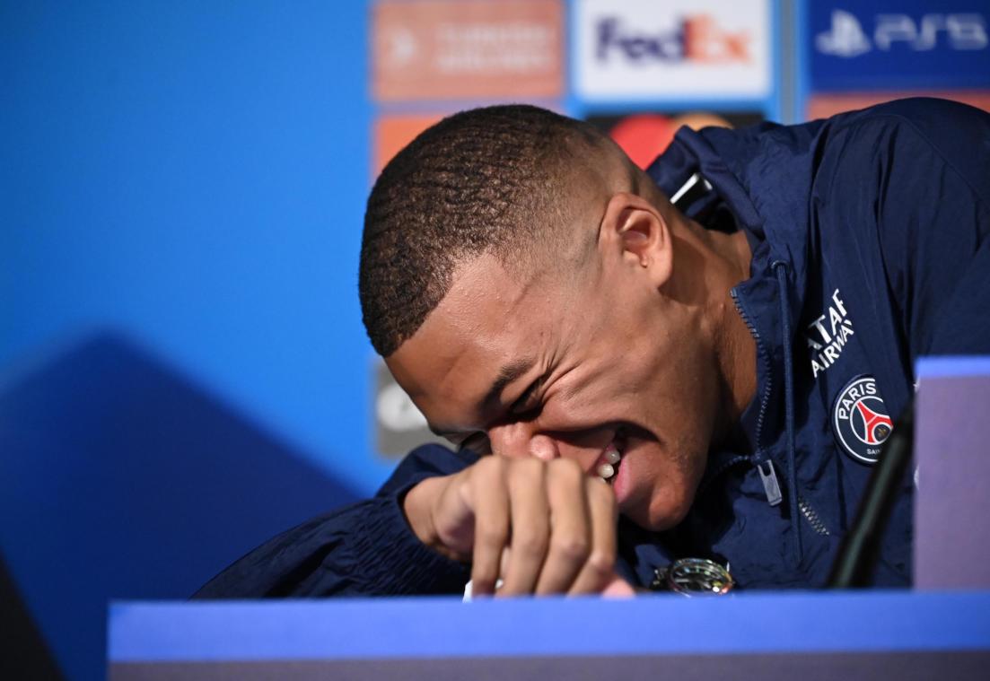 Mbappé giert het uit wanneer hem gevraagd wordt waarom hij privéjet neemt en niet de TGV: «Ga je schamen»