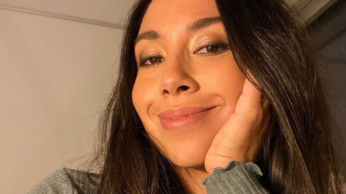 Danira Boukhriss verbaast volgers met foto waarop ze vrouw op de mond kust: “Wordt vervolgd?”