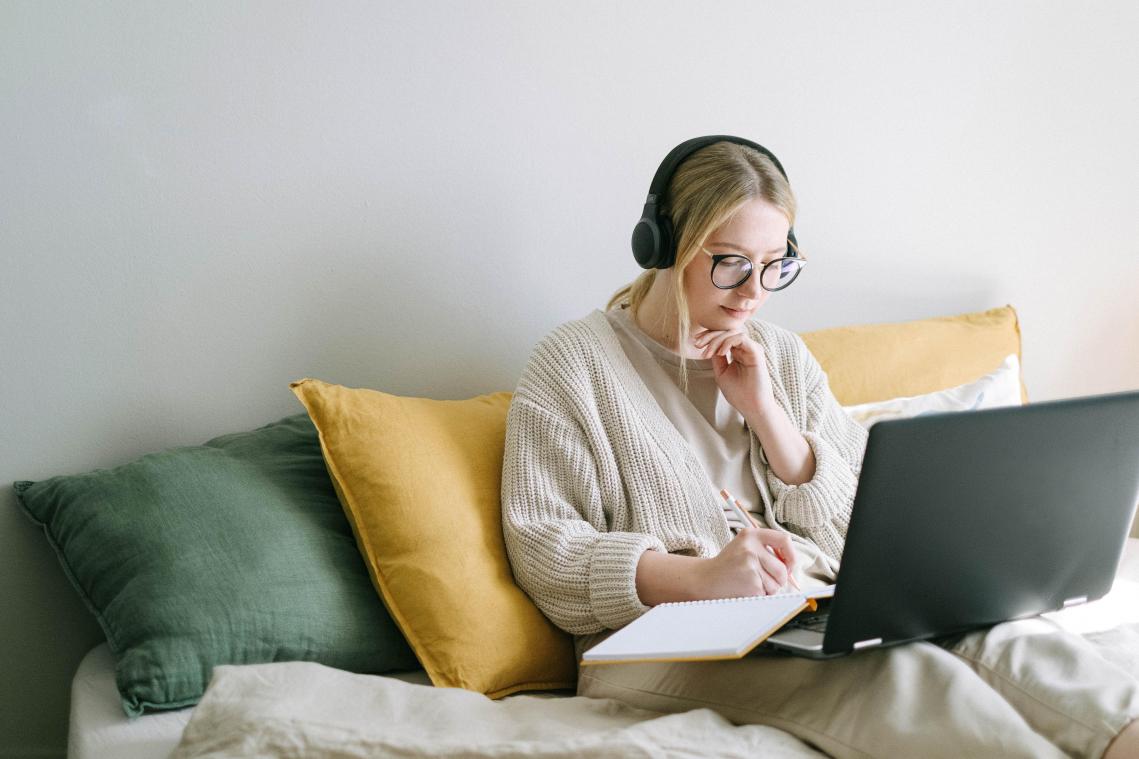 Lekker vanuit bed werken? Met deze tips draag je zorg voor je lichaam