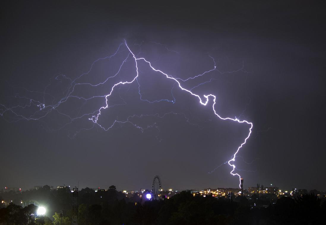 KMI waarschuwt voor intense regenbuien: code oranje en geel van kracht