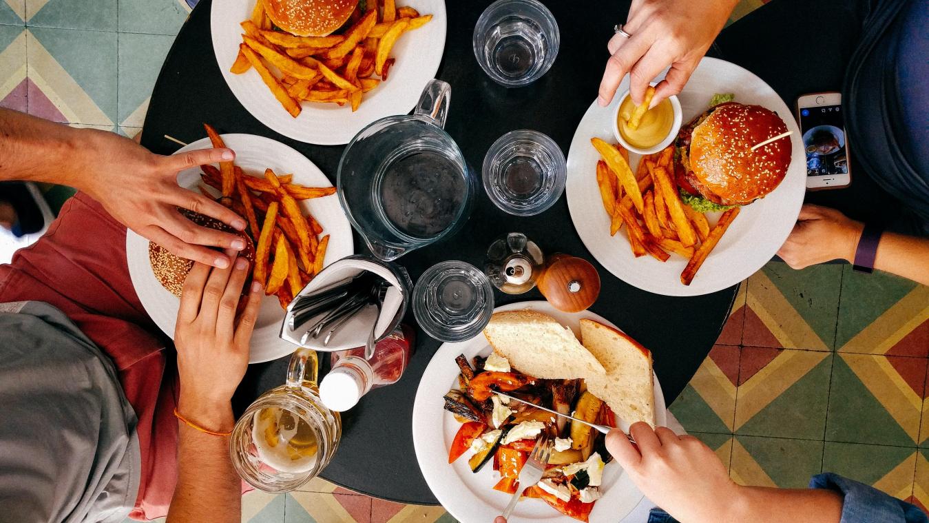 Waarom smaakt eten met je handen zoveel beter?