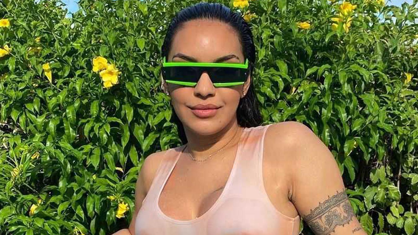 Model choqueert volgers met ‘naakt’ badpak: «Nee, dit ziet er véél te echt uit!» (foto)