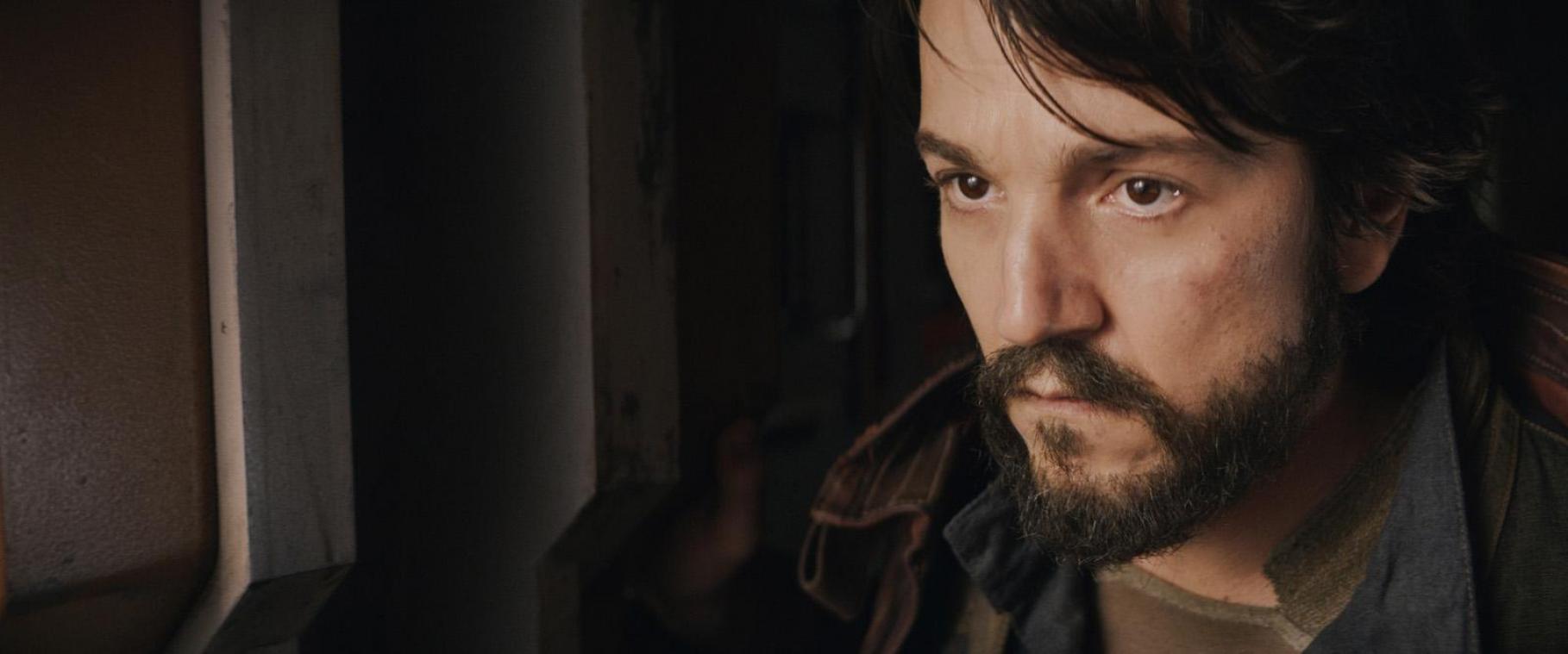 SERIES. Diego Luna over ‘Andor’: «Het is alsof we vier ‘Star Wars’-films gemaakt hebben»