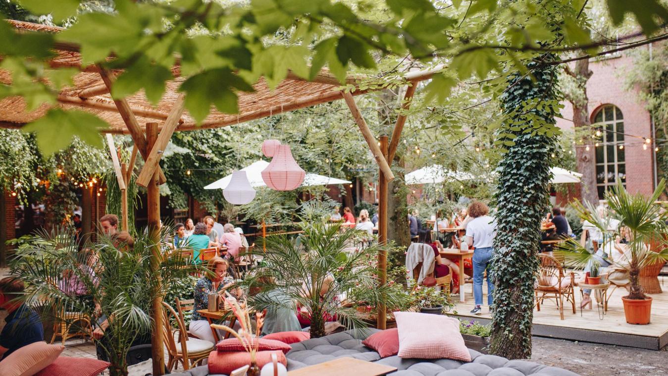 Planten, rotan en pastel: Bar Chapel verkoopt dit weekend z’n inboedel en jij kan erbij zijn
