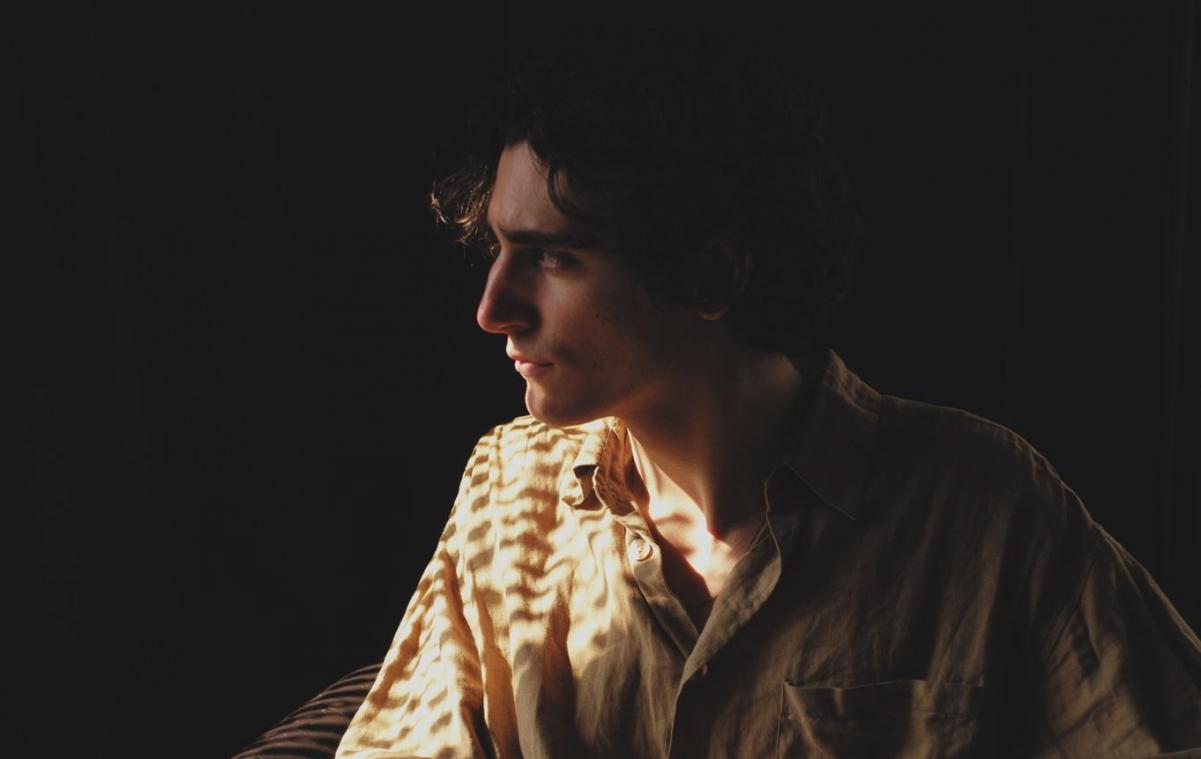 SOUNDCHECK. Tamino laat tweede plaat te water: «Elke singer-songwriter schrijft over dezelfde drie thema’s»