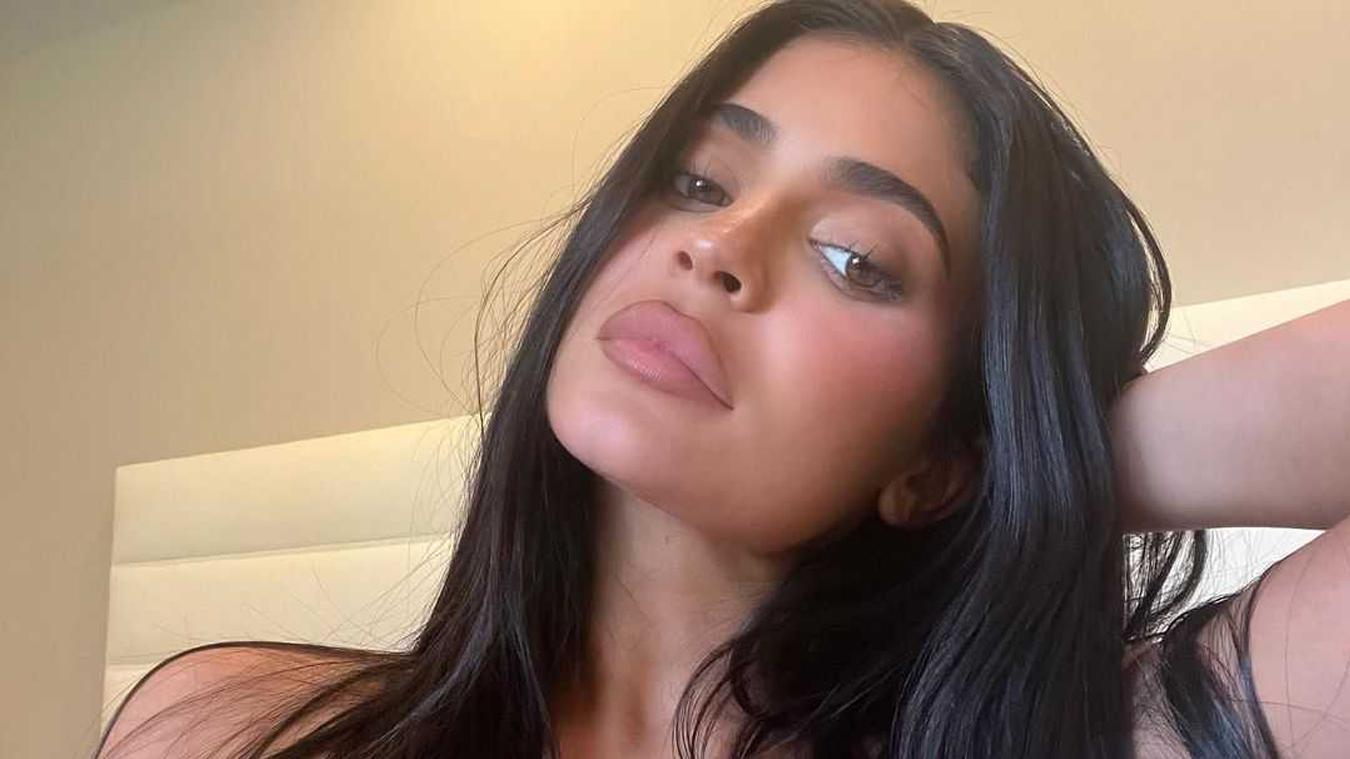 Kylie Jenner verbaast fans met diep uitgesneden jurk: «Dat lijkt me heel onhandig!» (foto)