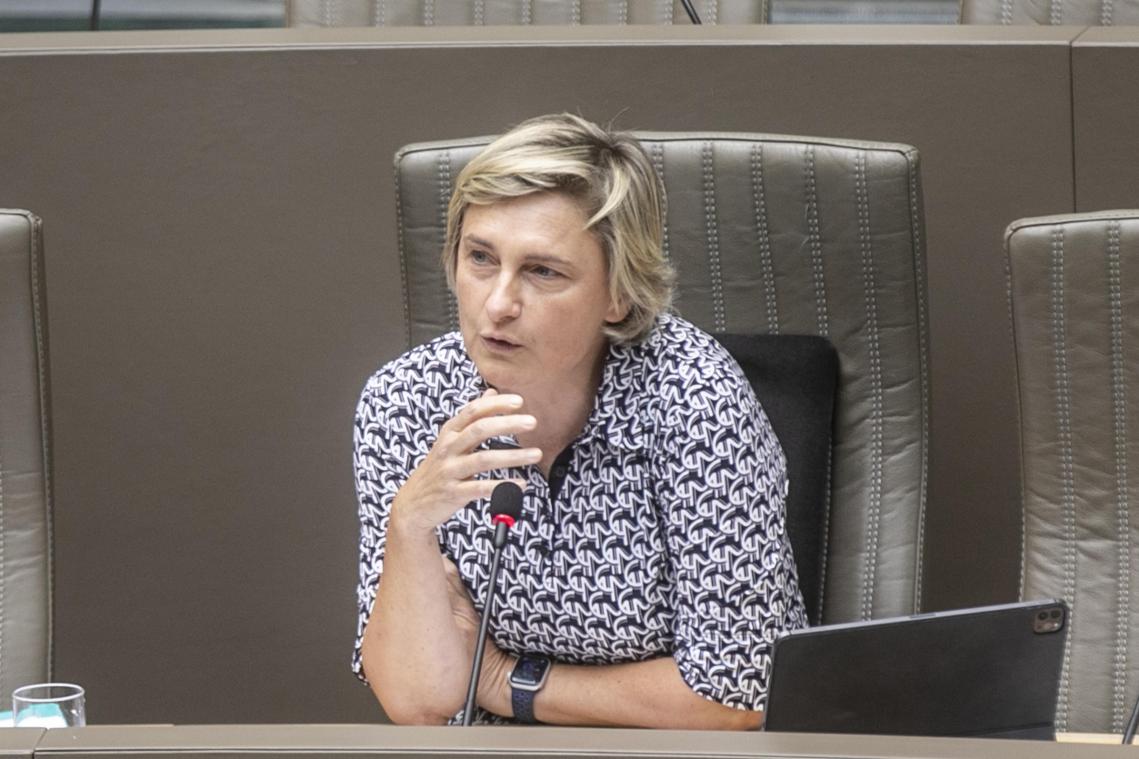 Minister Crevits moet nog vier weken rusten: «Soms ga je te diep in het rood»