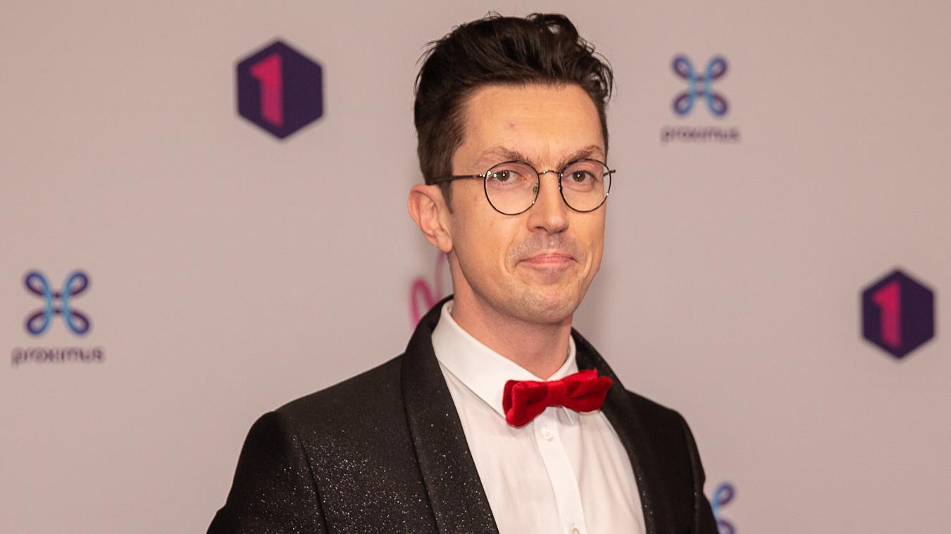 Steven Van Herreweghe krijgt opmerking over zijn geslachtsdeel van man die naast hem plaste: «Bodyshaming!»