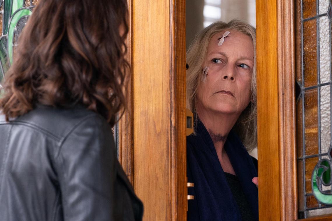 Afscheid van een icoon: Jamie Lee Curtis over ‘Halloween ends’: «Het is bijna griezelig wat de drie laatste ‘Halloween’-films voorspeld hebben»